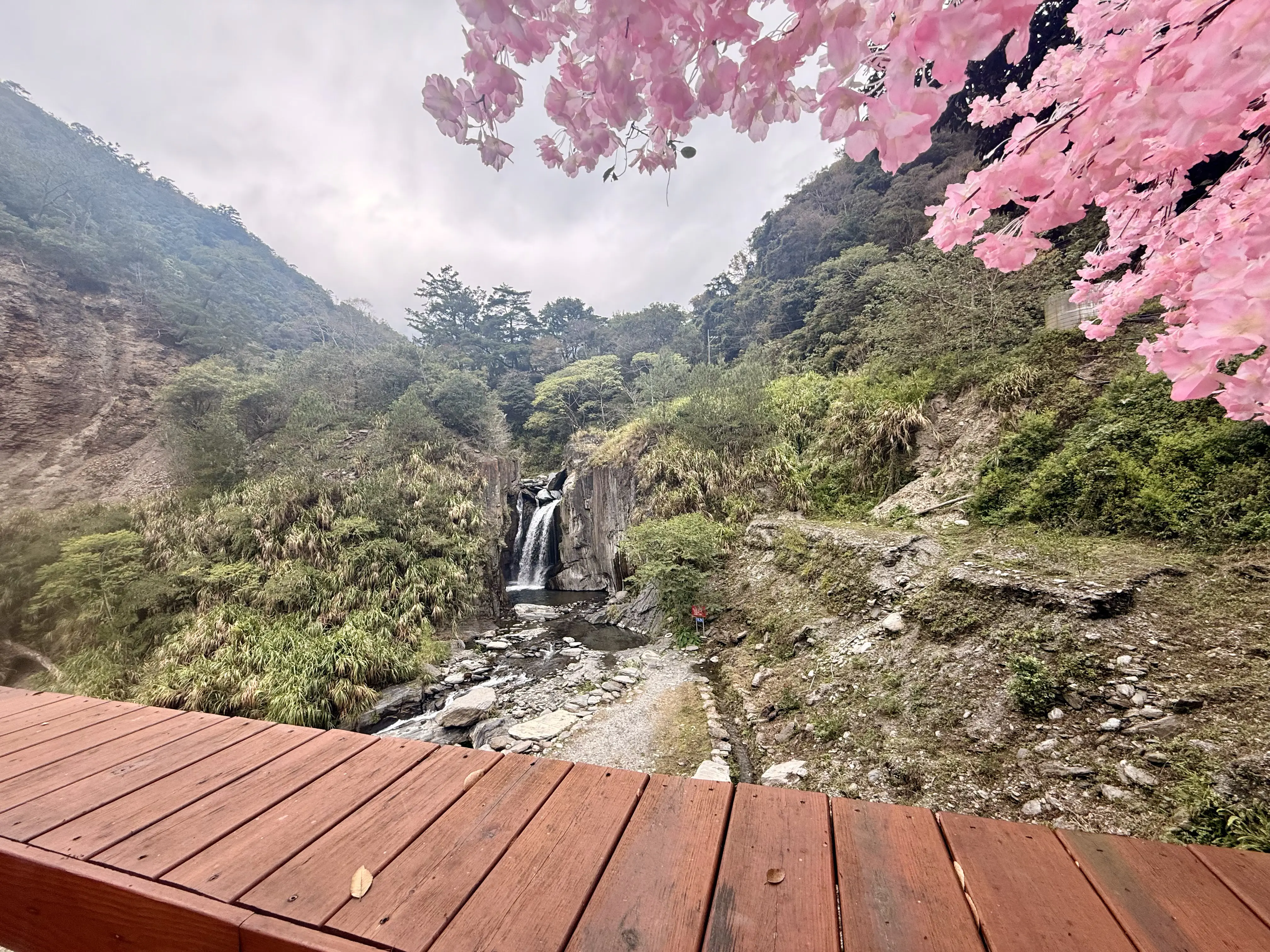 夢谷瀑布全景